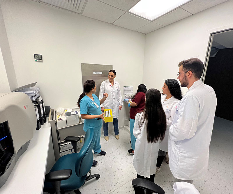 Biology students visited the American Hospital state-of-the-lab 2