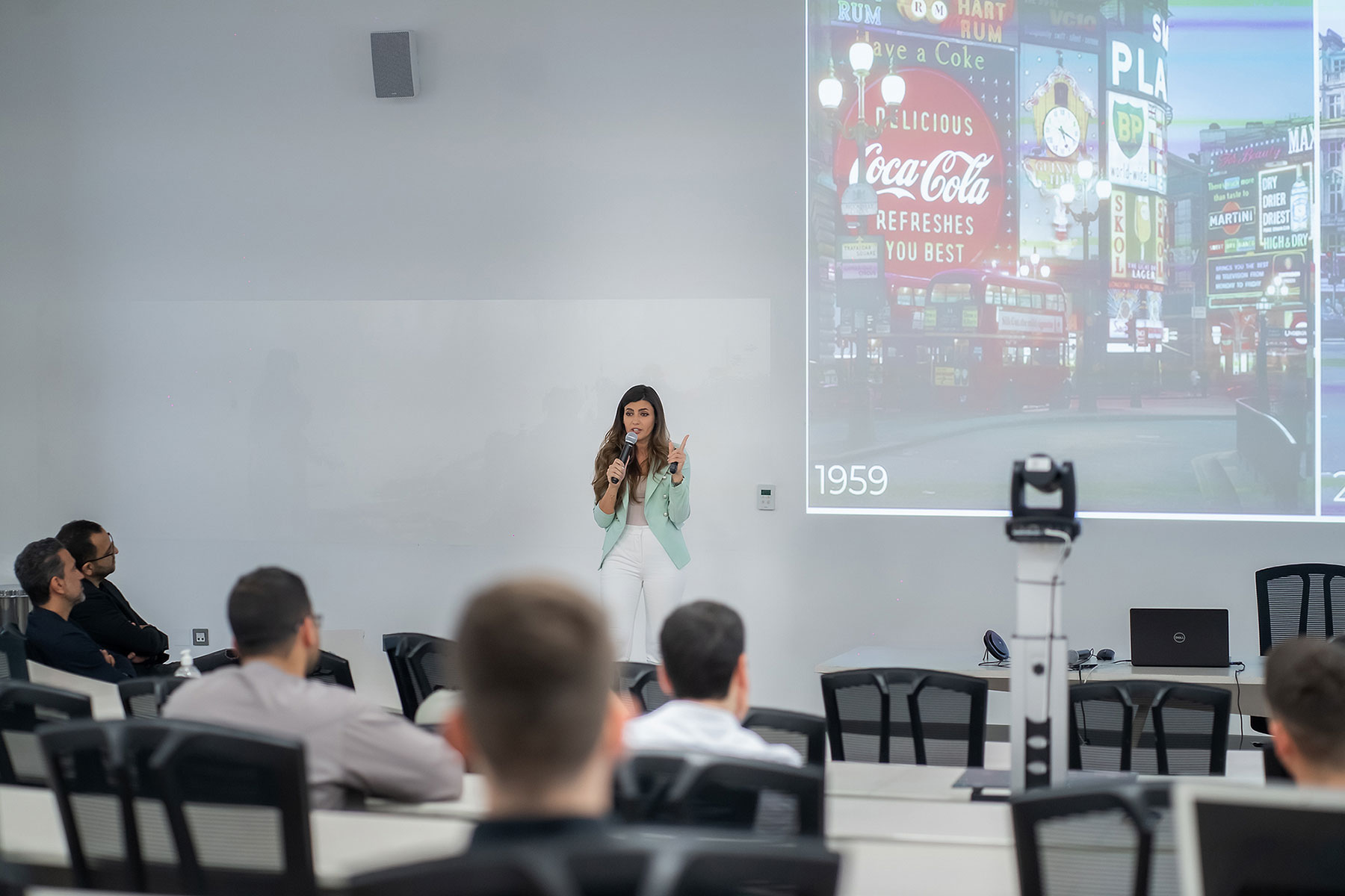 “Think Outside:” Talon Experts Teach Marketing Students How to Advertise to People Who Leave Their Homes & Phones